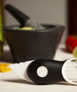 OXO Good Grips 3-in-1-Avocadoschneider In Grün 7 OXO Good Grips 3-in-1-Avocadoschneider In Grün -Bialetti-shop 1143380 10 l