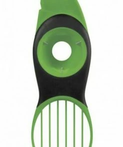 OXO Good Grips 3-in-1-Avocadoschneider In Grün