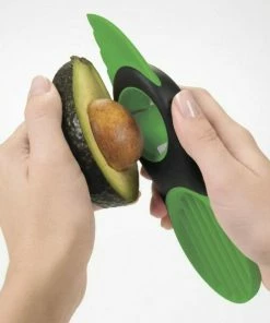 OXO Good Grips 3-in-1-Avocadoschneider In Grün 8 OXO Good Grips 3-in-1-Avocadoschneider In Grün -Bialetti-shop 1252180 3 l