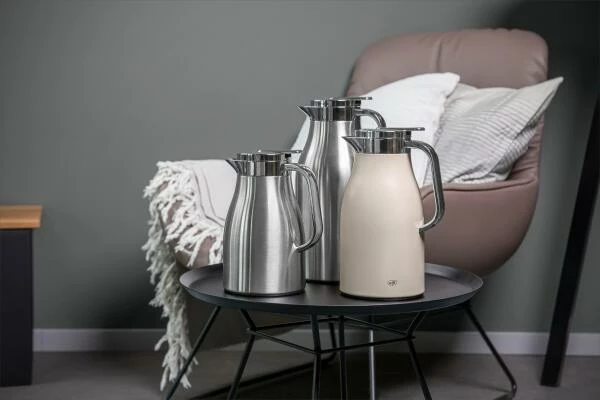 Alfi Isolierkanne Skyline In Edelstahl 1,5 Liter 2 Alfi Isolierkanne Skyline In Edelstahl 1,5 Liter – Bild 2