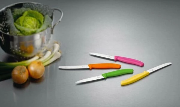 Victorinox Tomaten- Und Wurstmesser Mit Wellenschliff, 11 Cm, Pink 2 Victorinox Tomaten- Und Wurstmesser Mit Wellenschliff, 11 Cm, Pink – Bild 2