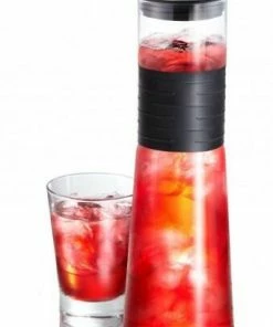 GEFU Karaffe CASCADA 8 GEFU Karaffe CASCADA -Bialetti-shop GEFU 35270 Wasserkaraffe Freisteller rot 2 bearbeitet l