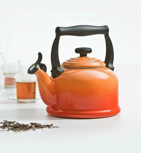 Le Creuset Wasserkessel Tradition Schwarz 2 Le Creuset Wasserkessel Tradition Schwarz – Bild 2